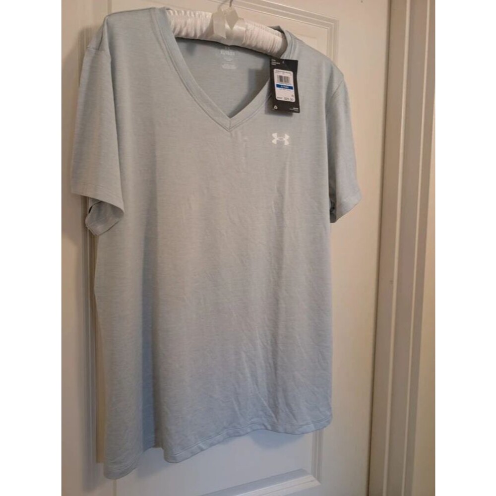 NEW Under Armour women's v-neck tee